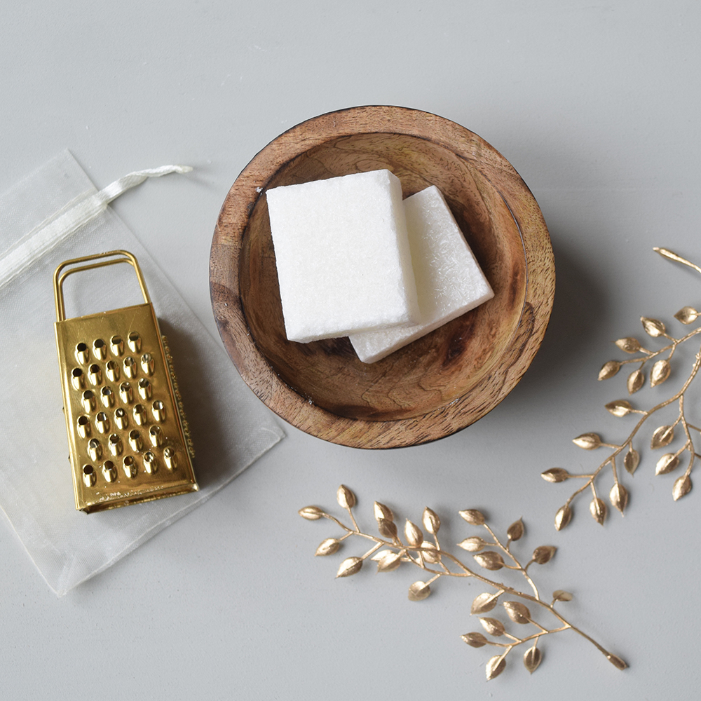 SET amberblokje met rasp en houten schaaltje